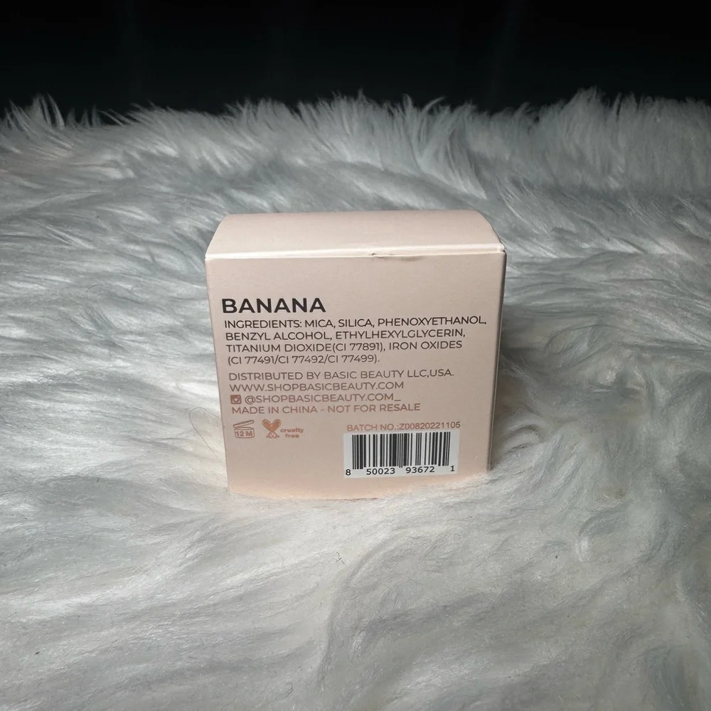 Basic Beauty Banana Setting Powder - Picture 3 of 5